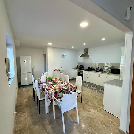 Chris Ocean View Holiday home *